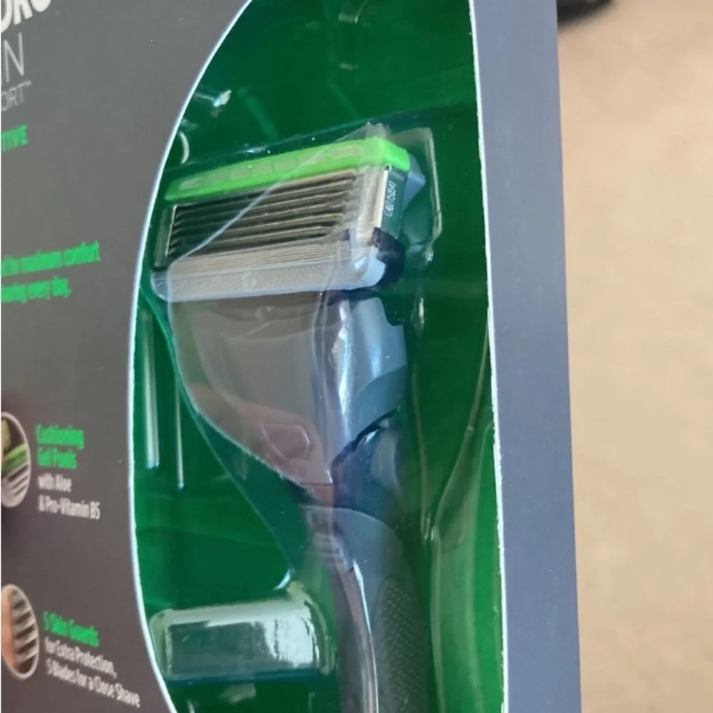 NWT Schick Hydro Skin Comfort Sensitive Skin Shaving Razor
